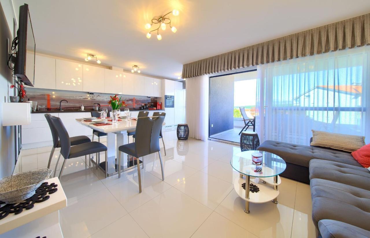 Apartment Crystal Aura มาลินสกา ภายนอก รูปภาพ