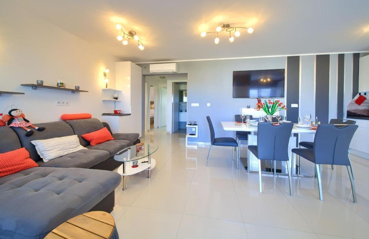 Apartment Crystal Aura มาลินสกา ภายนอก รูปภาพ